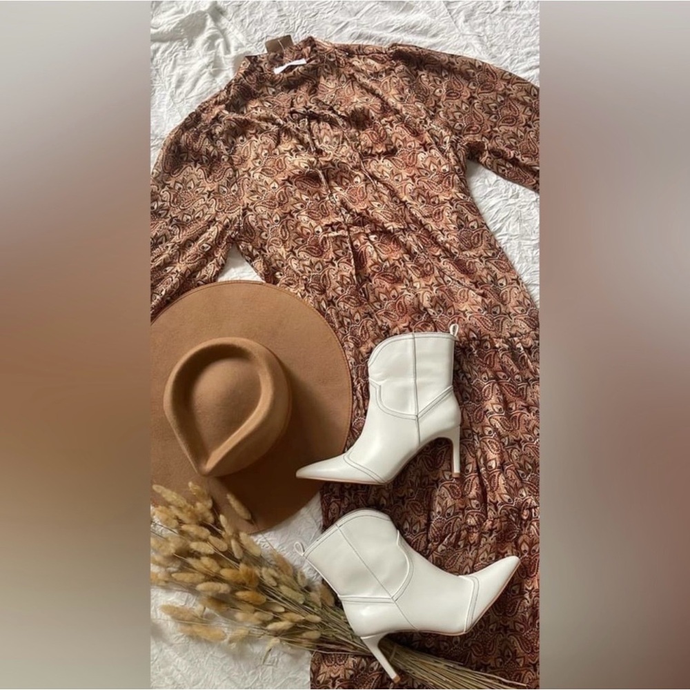 NWT Lulu’s White Boots